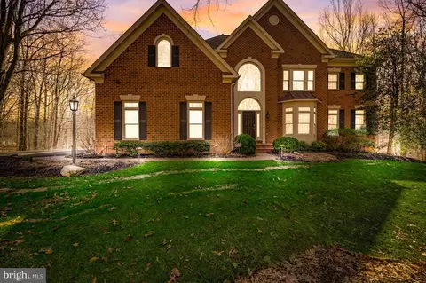 10125 Community Ln, Fairfax Station, VA 22039