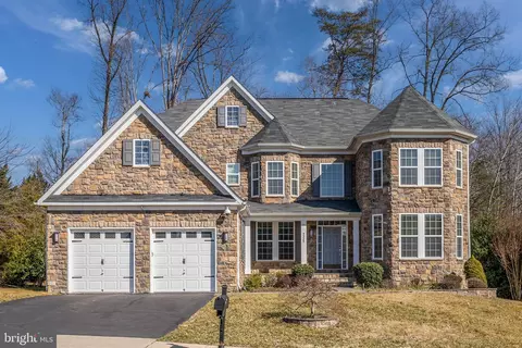 9329 Castle Hill Rd, Springfield, VA 22153