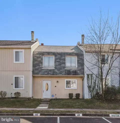 1003 Queens Ct, Herndon, VA 20170