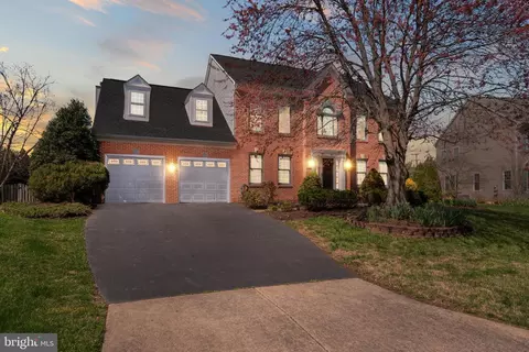 2608 Chriswell Pl, Herndon, VA 20171