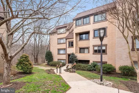 1667 Parkcrest Cir #301, Reston, VA 20190