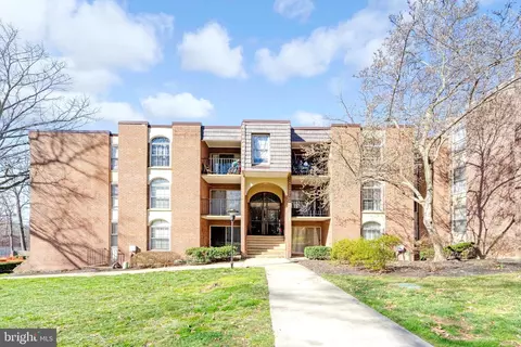 3304 Woodburn Village Dr #22, Annandale, VA 22003