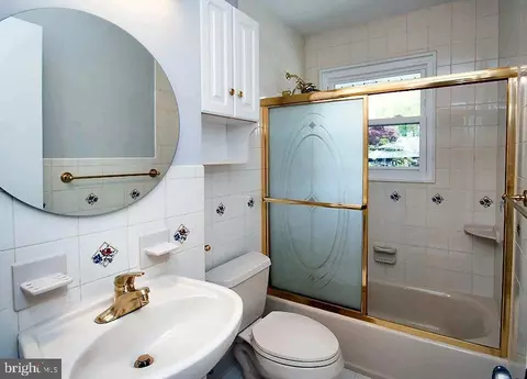 Bath - 7503 Murillo St, Springfield, VA 22151 photo 4 of 4