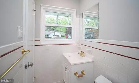 Bath - 7503 Murillo St, Springfield, VA 22151 photo 3 of 4