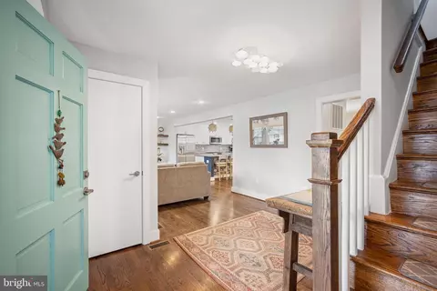 Living - 8405 Oakford Dr, Springfield, VA 22152 photo 3 of 4