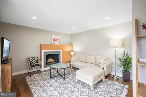 Living - 8405 Oakford Dr, Springfield, VA 22152 photo 4 of 4