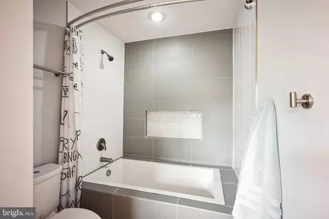 Bath - 8405 Oakford Dr, Springfield, VA 22152 photo 5 of 5