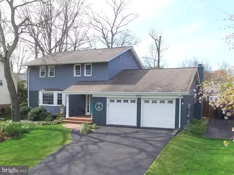 8405 Oakford Dr, Springfield, VA 22152