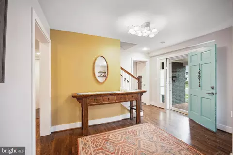 Entry Way - 8405 Oakford Dr, Springfield, VA 22152 photo 1 of 2