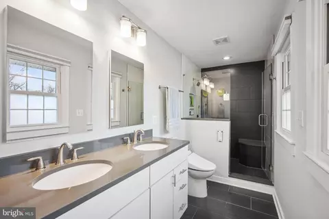 Bath - 8405 Oakford Dr, Springfield, VA 22152 photo 3 of 5