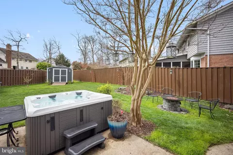 Exterior - 8405 Oakford Dr, Springfield, VA 22152 photo 6 of 7