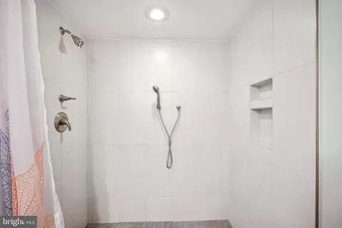 Bath - 8405 Oakford Dr, Springfield, VA 22152 photo 2 of 5