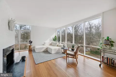 7304 Rippon Rd, Alexandria, VA 22307