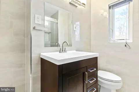 Bath - 7663 Long Pine Dr, Springfield, VA 22151 photo 2 of 4