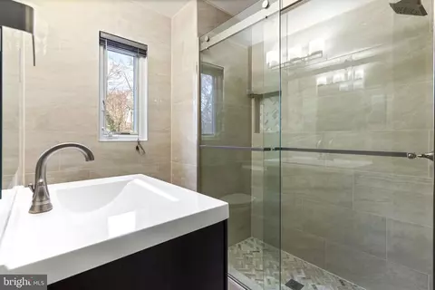 Bath - 7663 Long Pine Dr, Springfield, VA 22151 photo 3 of 4