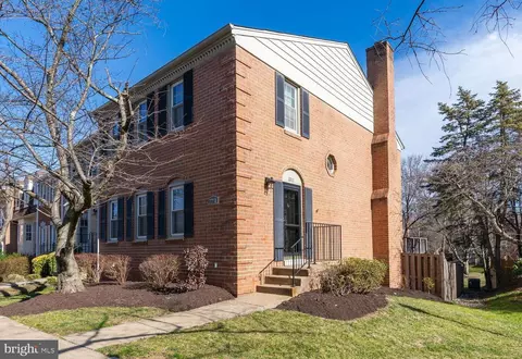 3211 Gemstone Ct, Oakton, VA 22124