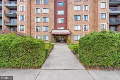 2817 Jermantown Rd #610, Oakton, VA 22124