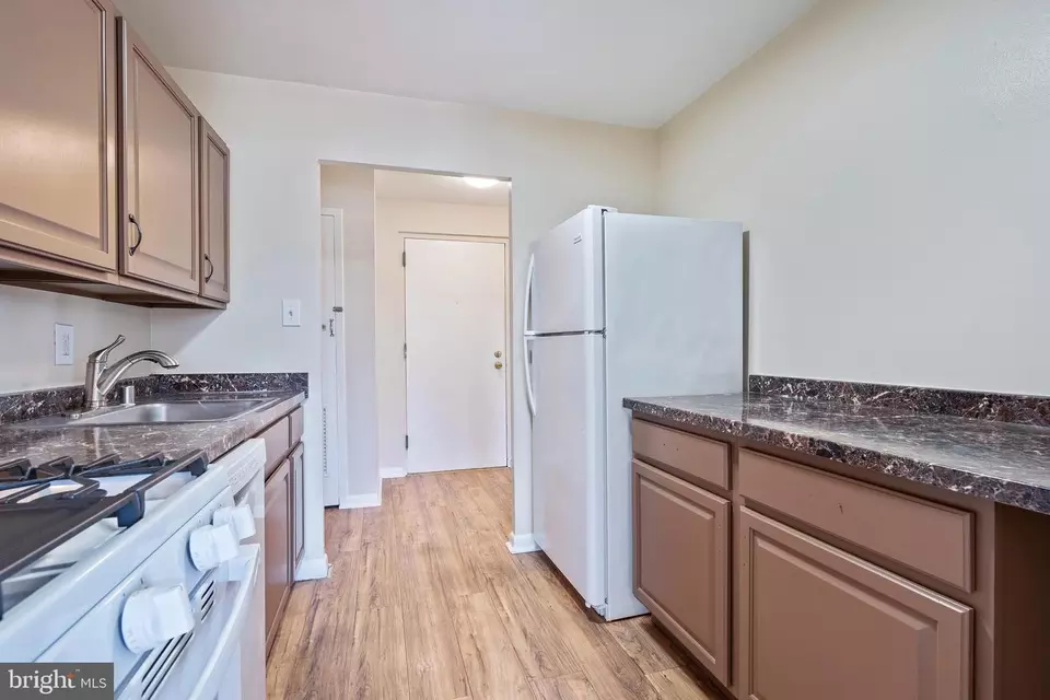 Kitchen - 3100 S Manchester St #1032, Falls Church, VA 22044 photo 4 of 6