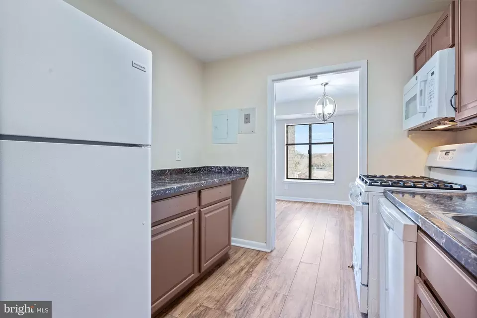 Kitchen - 3100 S Manchester St #1032, Falls Church, VA 22044 photo 6 of 6