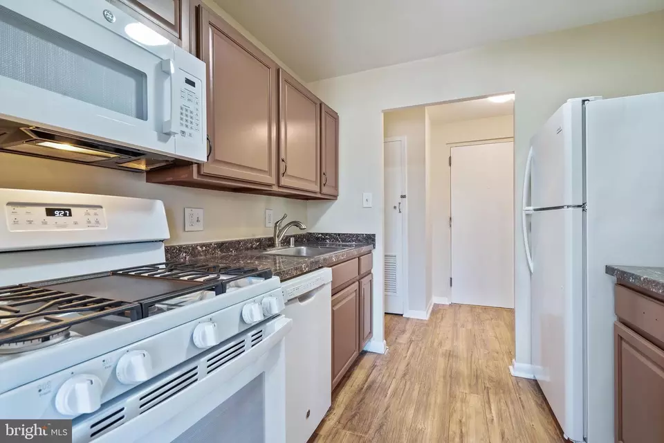 Kitchen - 3100 S Manchester St #1032, Falls Church, VA 22044 photo 3 of 6