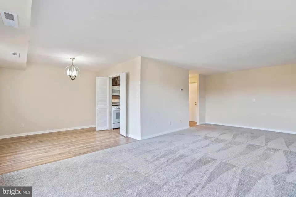 Living - 3100 S Manchester St #1032, Falls Church, VA 22044 photo 2 of 3