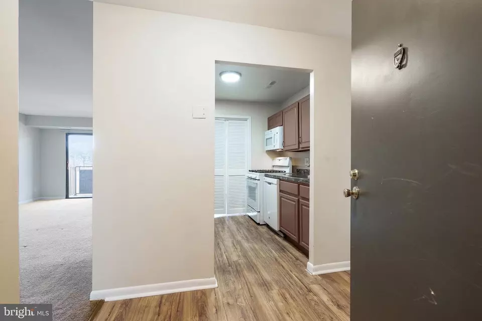 Kitchen - 3100 S Manchester St #1032, Falls Church, VA 22044 photo 2 of 6