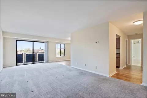Living - 3100 S Manchester St #1032, Falls Church, VA 22044 photo 1 of 3