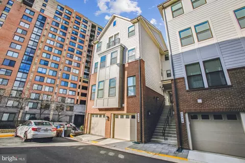 5692 Stephanie Tessa Way #50, Alexandria, VA 22303