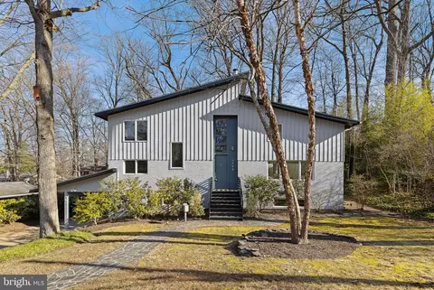 3709 Whispering Ln, Falls Church, VA 22041
