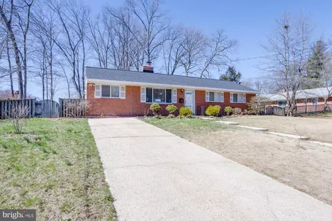 5702 Dreyfuss St, Springfield, VA 22151 photo 4