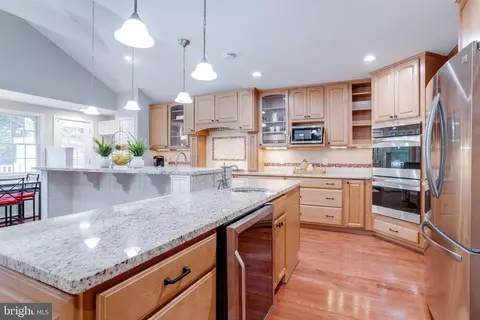7004 Woodland Dr, Springfield, VA 22151 photo 3