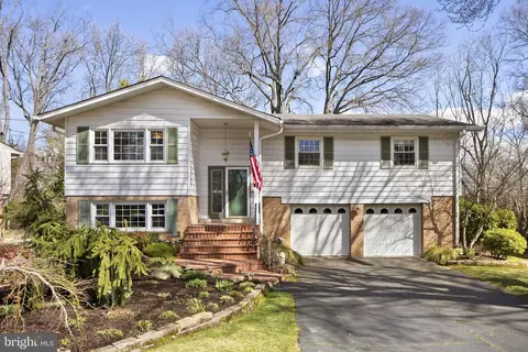 8517 Wagon Wheel Rd, Alexandria, VA 22309