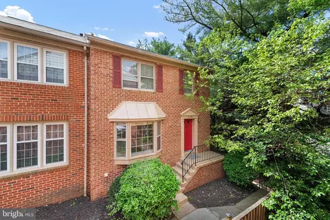 3128 Windwood Farms Dr, Oakton, VA 22124