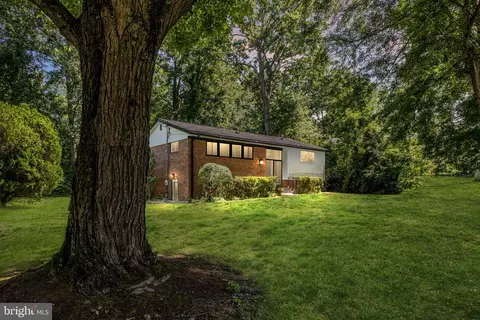 3901 Sulgrave Dr, Alexandria, VA 22309