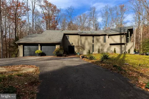 11510 Suburban Pl, Fairfax Station, VA 22039