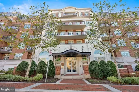 6900 Fleetwood Rd #412, Mclean, VA 22101