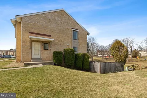 2201 Christy Pl, Herndon, VA 20170