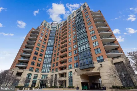 1830 Fountain Dr #801, Reston, VA 20190