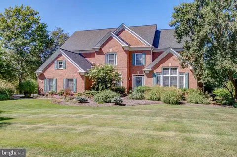 2790 Marshall Lake Dr, Oakton, VA 22124