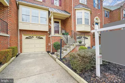 1418 Park Garden Ln, Reston, VA 20194