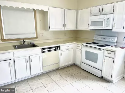 Kitchen - 7919 Edinburgh Dr, Springfield, VA 22153 photo 6 of 6