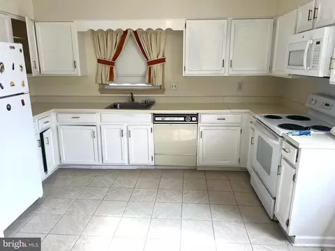 Kitchen - 7919 Edinburgh Dr, Springfield, VA 22153 photo 2 of 6