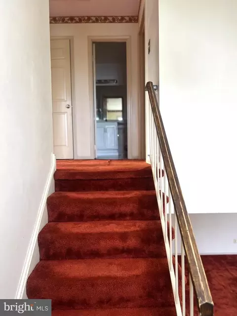 Entry Way - 7919 Edinburgh Dr, Springfield, VA 22153 photo 2 of 2