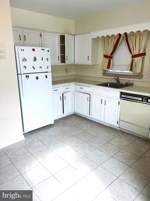 Kitchen - 7919 Edinburgh Dr, Springfield, VA 22153 photo 3 of 6