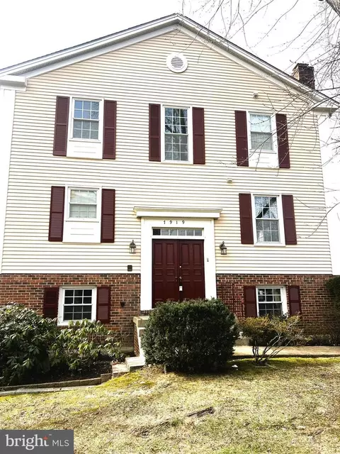 7919 Edinburgh Dr, Springfield, VA 22153