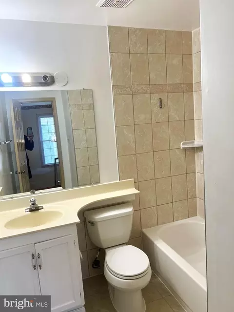 Bath - 7919 Edinburgh Dr, Springfield, VA 22153 photo 3 of 4