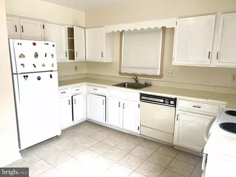 Kitchen - 7919 Edinburgh Dr, Springfield, VA 22153 photo 5 of 6