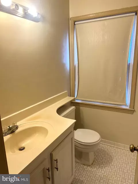Bath - 7919 Edinburgh Dr, Springfield, VA 22153 photo 1 of 4