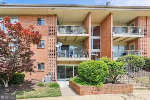 3710 N Rosser St #T1, Alexandria, VA 22311