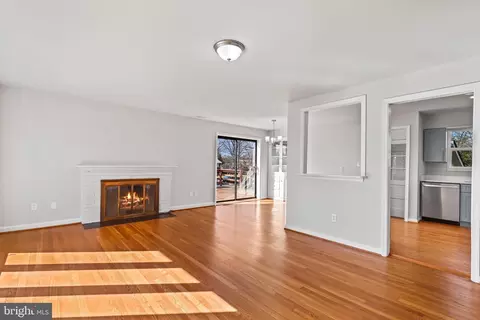 Living - 7036 Forest View Dr, Springfield, VA 22150 photo 2 of 6